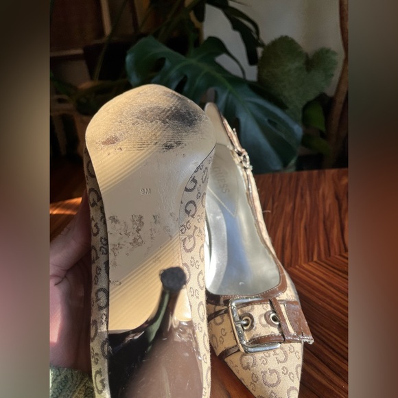 GUESS Vintage Pill Hos Style Shoes - Picture 2 of 3